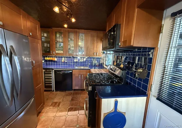 5th image of 78-36 269Th St, New Hyde Park, NY 11040 | MLS# 981052