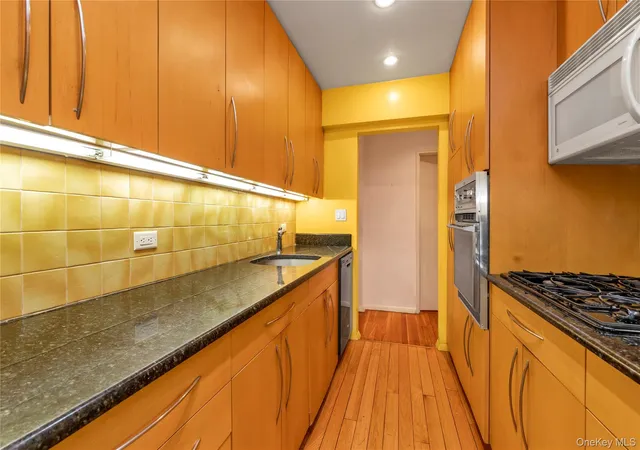 2nd image of 30 Stoner Ave #3O, North Hempstead, NY 11021 | MLS# 981074