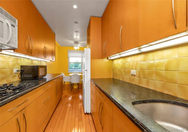 1st image of 30 Stoner Ave #3O, North Hempstead, NY 11021 | MLS# 981074