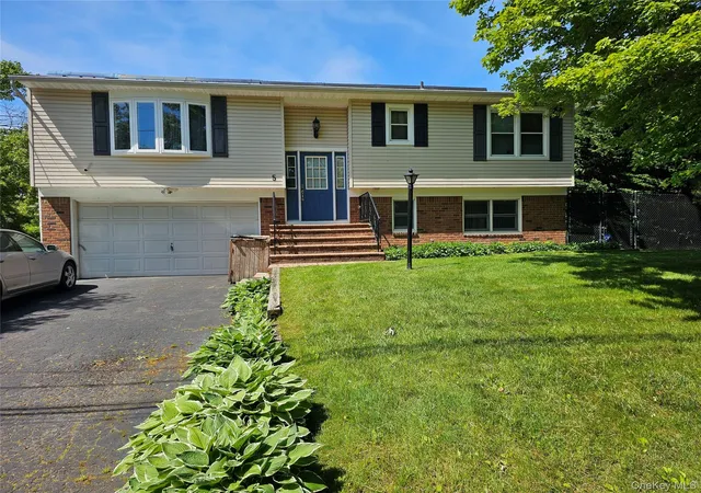 1st image of 5 Ireland Pl, Babylon, NY 11726 | MLS# 981084