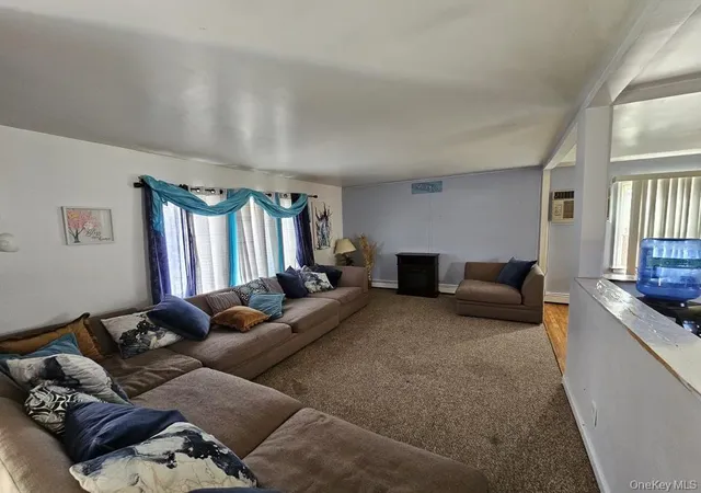 Photo 4 of Single family home for sale at 5 Ireland Pl, Babylon, NY 11726 | MLS# 981084 | Listing updated on 2026-09-26