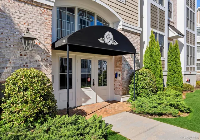 1st image of 22302 Aspenwood Dr #22302, Oyster Bay, NY 11803 | MLS# 981094