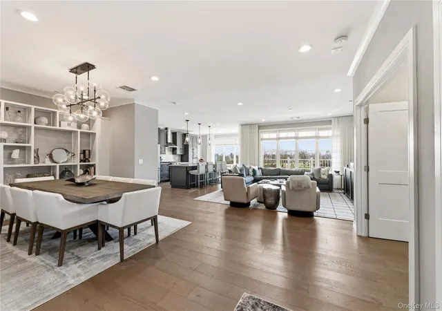 2nd image of 22302 Aspenwood Dr #22302, Oyster Bay, NY 11803 | MLS# 981094