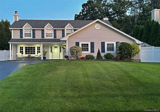 Photo 1 of Sale Pending at 16 Sussex Ln, Smithtown, NY 11755 | MLS# 981117 | Listing updated on 2026-08-28