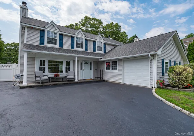 Photo 2 of Sale Pending at 16 Sussex Ln, Smithtown, NY 11755 | MLS# 981117 | Listing updated on 2026-08-28