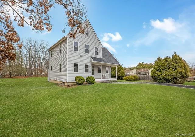 3rd image of 24 Buckskin Ln, Riverhead, NY 11901 | MLS# 981123