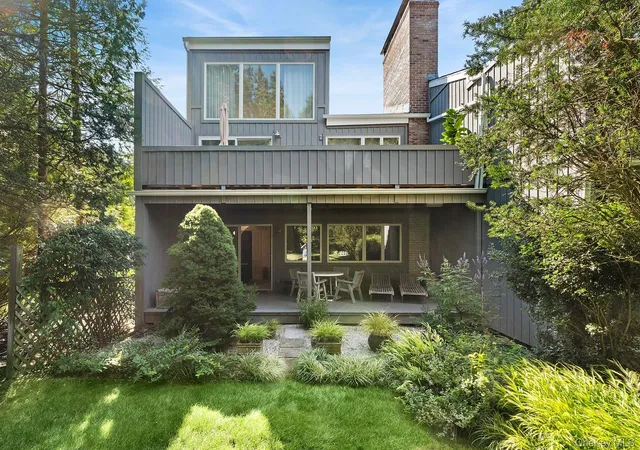 Photo 2 of Single family home for sale at 514 Montauk Hwy, East Hampton, NY 11930 | MLS# 981126 | Listing updated on 2026-04-24