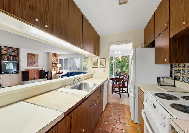Photo 3 of Single family home for sale at 514 Montauk Hwy, East Hampton, NY 11930 | MLS# 981126 | Listing updated on 2026-04-24