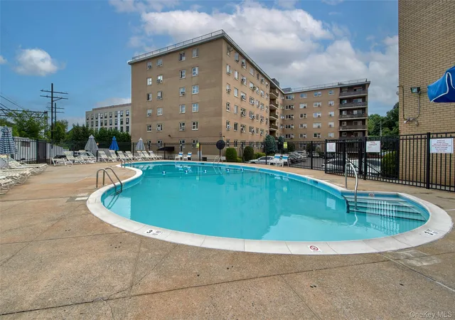 Listing Photo 2 - Condo for sale in building located at 480 Halstead Ave, Harrison, NY 10577 - Unit #4V