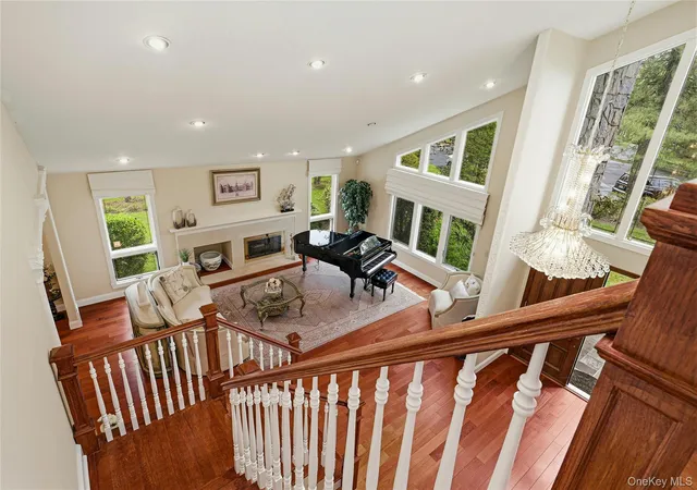 Photo 4 of Sale Pending at 18 Aldgate Dr W, North Hempstead, NY 11030 | MLS# 981211 | Listing updated on 2026-06-29