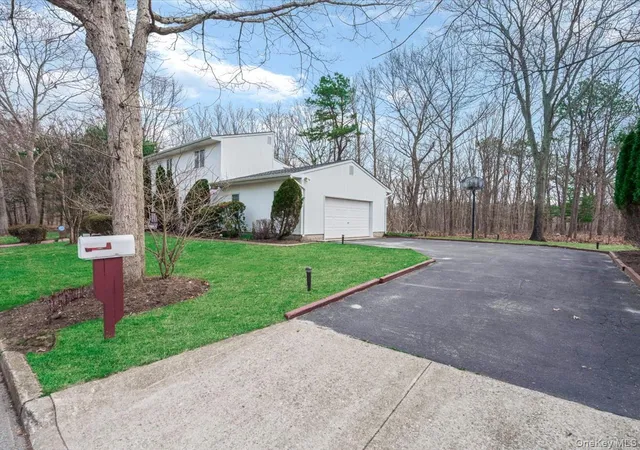 Photo 3 of Sale Pending at 21 Linden Ave, Kings Park, NY 11754 | MLS# 981254 | Listing updated on 2026-09-19