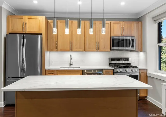 2nd image of 1133 Midland Ave #3D, Yonkers, NY 10708 | MLS# 981284