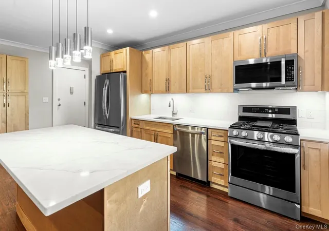 3rd image of 1133 Midland Ave #3D, Yonkers, NY 10708 | MLS# 981284