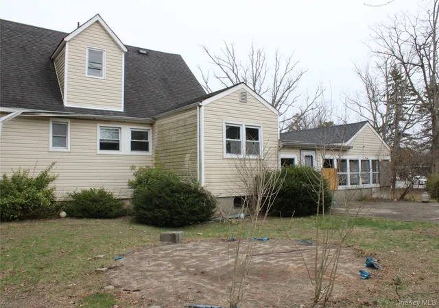 4th image of 1354 Manor Ln, Bay Shore, NY 11706 | MLS# 981302