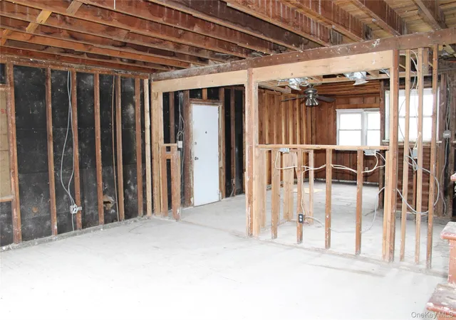 5th image of 1354 Manor Ln, Bay Shore, NY 11706 | MLS# 981302