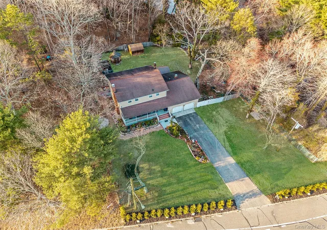 2nd image of 231 W Woodside Ave, Brookhaven, NY 11772 | MLS# 981350