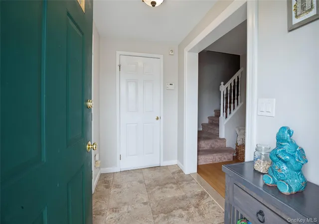 Photo 4 of Sale Pending at 2702 Watch Hl Dr, Tarrytown, NY 10591 | MLS# 981409 | Listing updated on 2026-07-23