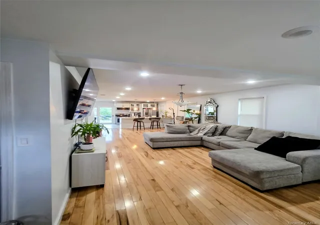 Photo 2 of Single family home for sale at 1015 Revere Ave, New York, NY 10465 | MLS# 981410 | Listing updated on 2026-09-16