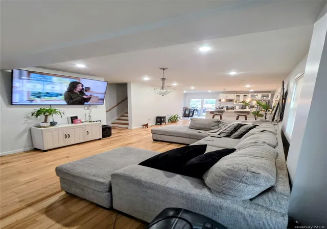 Photo 3 of Single family home for sale at 1015 Revere Ave, New York, NY 10465 | MLS# 981410 | Listing updated on 2026-09-16