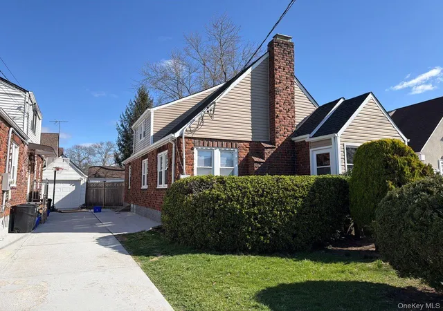 2nd image of 987 Wallace Ave, Hempstead, NY 11510 | MLS# 981434