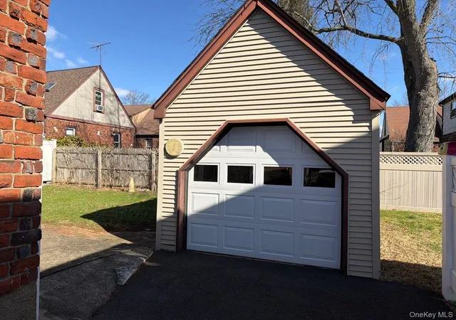 4th image of 987 Wallace Ave, Hempstead, NY 11510 | MLS# 981434