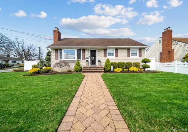 1st image of 261 N 6th St, Oyster Bay, NY 11714 | MLS# 981473