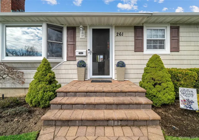 2nd image of 261 N 6th St, Oyster Bay, NY 11714 | MLS# 981473