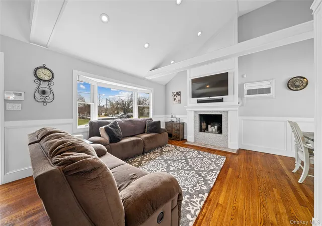 4th image of 261 N 6Th St, Oyster Bay, NY 11714 | MLS# 981473