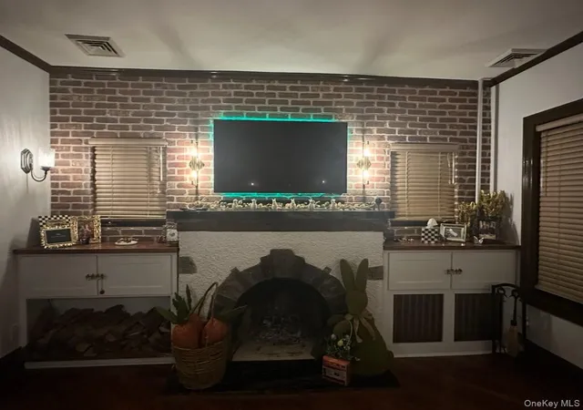Photo 4 of Single family home for sale at 19519 45th Avenue, Flushing, NY 11358 | MLS# 981474 | Listing updated on 2026-09-01