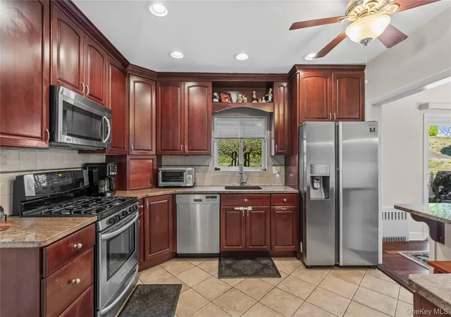 4th image of 35 Lispenard Ave, New Rochelle, NY 10801 | MLS# 981577