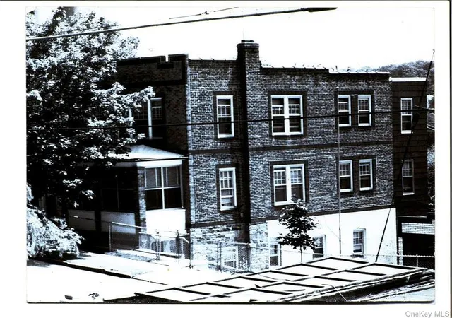 15th image of 220 Woodland Ave, Yonkers, NY 10703 | MLS# 981608