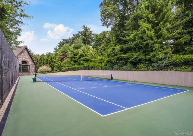 Photo 38 of Single family home for sale at 9 Earle Dr, Oyster Bay, NY 11791 | MLS# 981636 | Listing updated on 2026-10-08