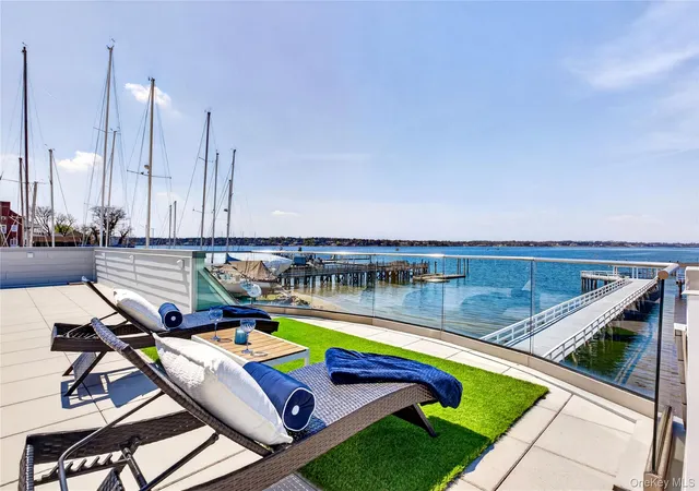 2nd image of 433 Main St #212, North Hempstead, NY 11050 | MLS# 981658