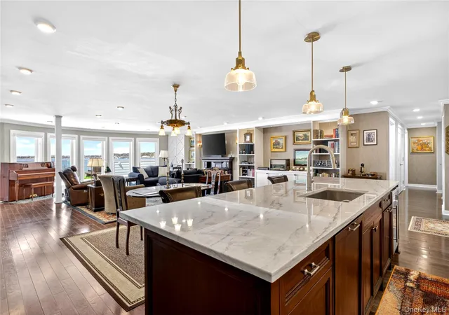 3rd image of 433 Main St #212, North Hempstead, NY 11050 | MLS# 981658