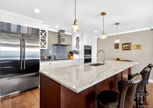5th image of 433 Main St #212, North Hempstead, NY 11050 | MLS# 981658