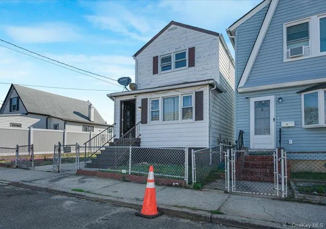 Photo 3 of Sale Pending at 91 Elzey Ave, Elmont, NY 11003 | MLS# 981683 | Listing updated on 2026-09-18