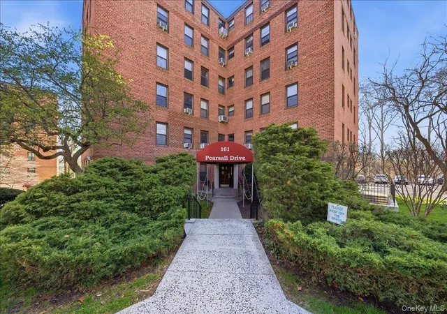 Homes for sale in Mount Vernon, NY | 161 Pearsall Dr #2B, Mount Vernon, NY 10552 | MLS# 981709