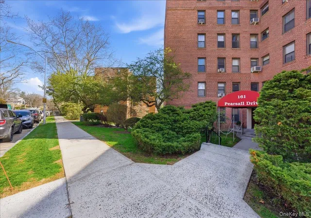 Homes for sale in Mount Vernon, NY | 161 Pearsall Dr #2B, Mount Vernon, NY 10552 | MLS# 981709