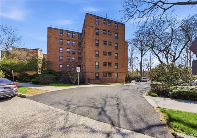 Homes for sale in Mount Vernon, NY | 161 Pearsall Dr #2B, Mount Vernon, NY 10552 | MLS# 981709