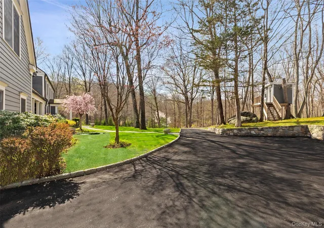 Photo 5 of Sale Pending at 9 Deer Crk Ln, Mount Kisco, NY 10549 | MLS# 981737 | Listing updated on 2026-05-13