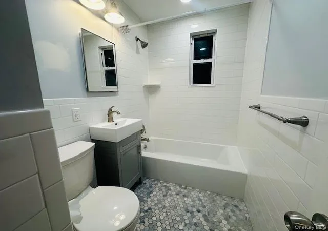 4th image of 26033 73rd Ave, New York, NY 11004