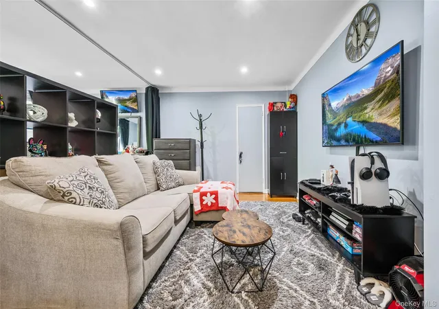 3rd image of 14350 Hoover Ave, New York, NY 11435