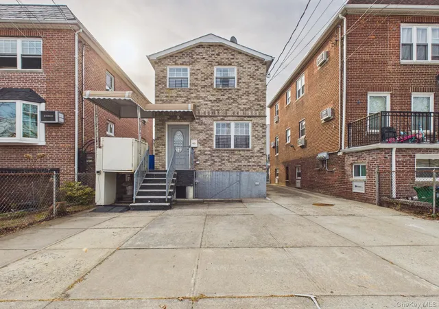 Photo 1 of Single family home for sale at 2515 Woodhull Ave, Bronx, NY 10469 | MLS# 981765 | Listing updated on 2026-09-23