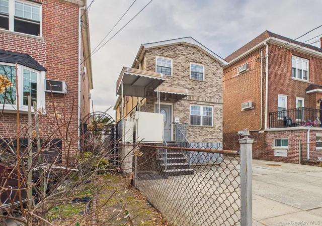 Photo 2 of Single family home for sale at 2515 Woodhull Ave, Bronx, NY 10469 | MLS# 981765 | Listing updated on 2026-09-23