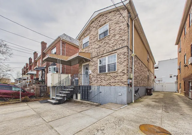 Photo 4 of Single family home for sale at 2515 Woodhull Ave, Bronx, NY 10469 | MLS# 981765 | Listing updated on 2026-09-23
