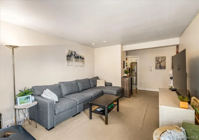 4th image of 14455 Melbourne Ave, New York, NY 11367