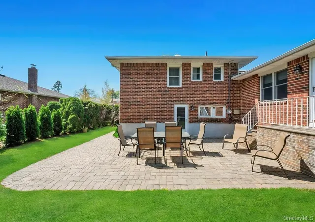 5th image of 98 Larch Dr, New Hyde Park, NY 11040 | MLS# 981782
