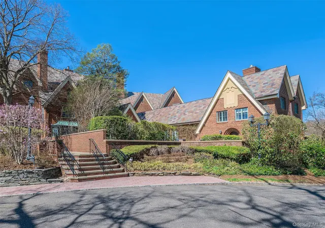 1st image of 155 Estate Ct, Roslyn Heights, NY 11577 | MLS# 981793