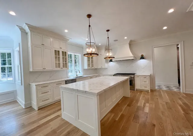 Photo 2 of Mansion for sale at 3 Seaforth Ln, Huntington, NY 11743 | MLS# 981869 | Listing updated on 2026-09-08