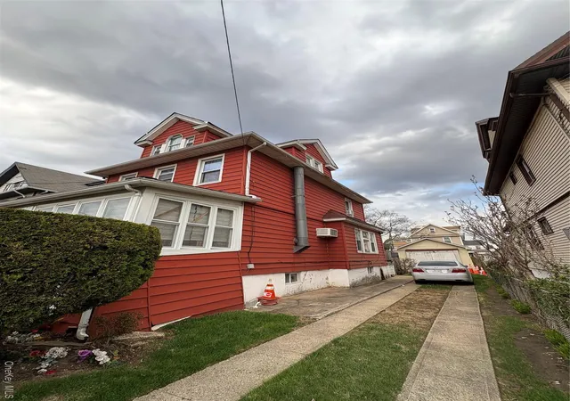Photo 2 of Sale Pending at 10409 189th Street, Saint Albans, NY 11412 | MLS# 981872 | Listing updated on 2026-04-11